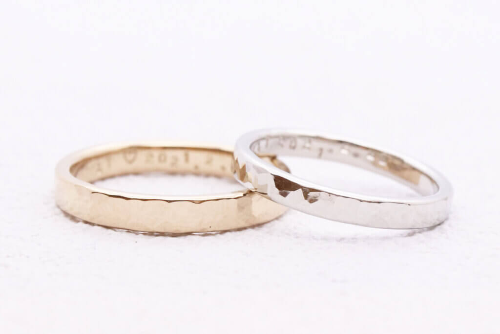 好きな素材で作る槌目の結婚指輪